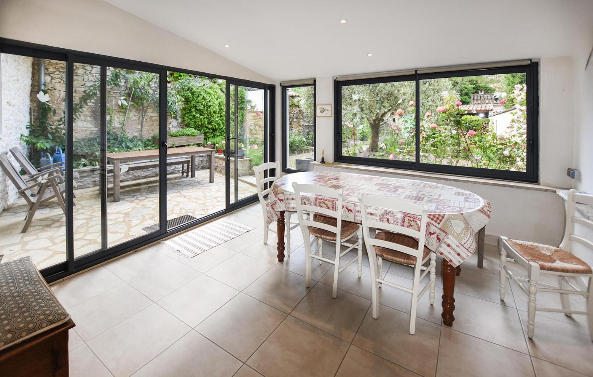 2 Bedroom Gorgeous Home In Villes-Sur-Auzon Kültér fotó